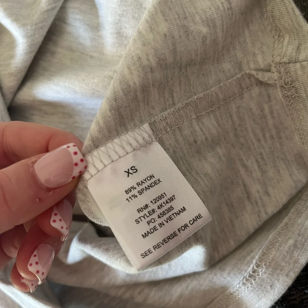 Light grey tee shirt, thick material, extra small, never worn - Picture 4 of 4